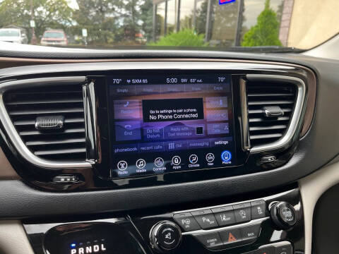 2017 Chrysler Pacifica Touring-L Plus