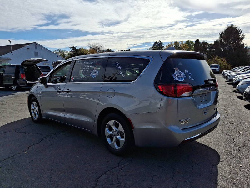 2017 Chrysler Pacifica Hybrid Touring Plus