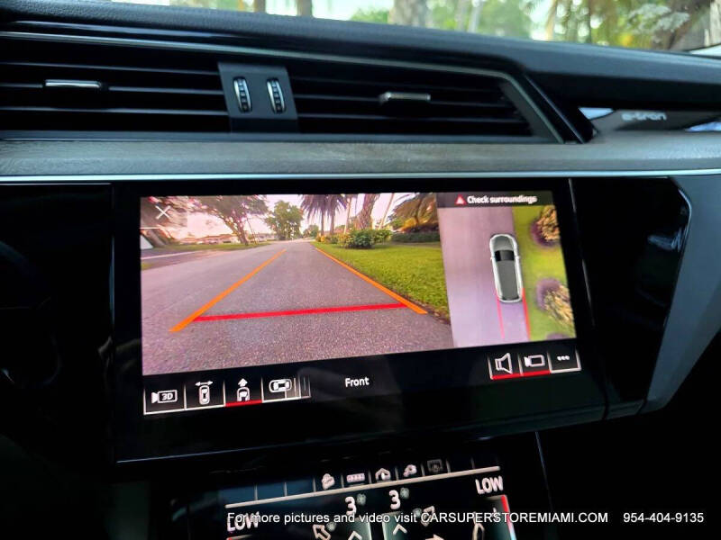 2021 Audi e-tron quattro Premium