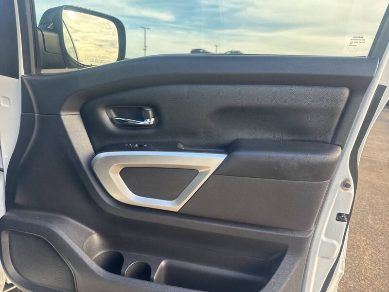 2021 Nissan Titan SV