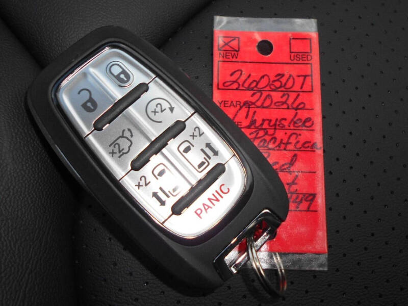 2026 Chrysler Pacifica Select