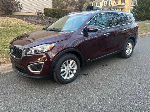 2017 Kia Sorento for sale at FIVE FRIENDS AUTO in Wilmington DE