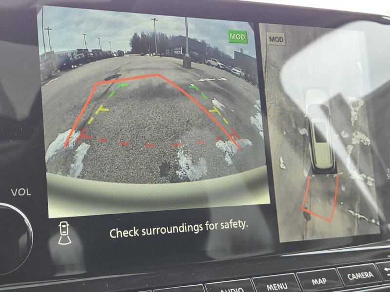 2025 Nissan Pathfinder SL