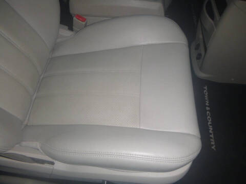 2013 Chrysler Town and Country Touring-L