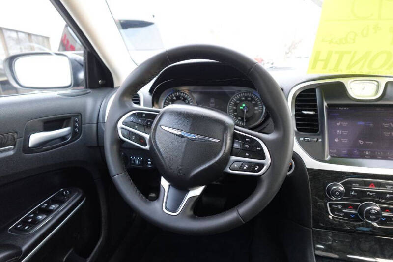 2023 Chrysler 300 Touring L