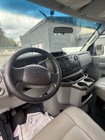 2013 Ford E-Series E-350 SD XLT