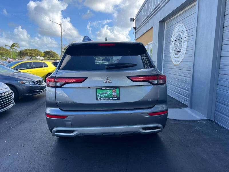 2023 Mitsubishi Outlander SE