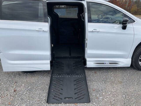 2024 Chrysler Pacifica Touring