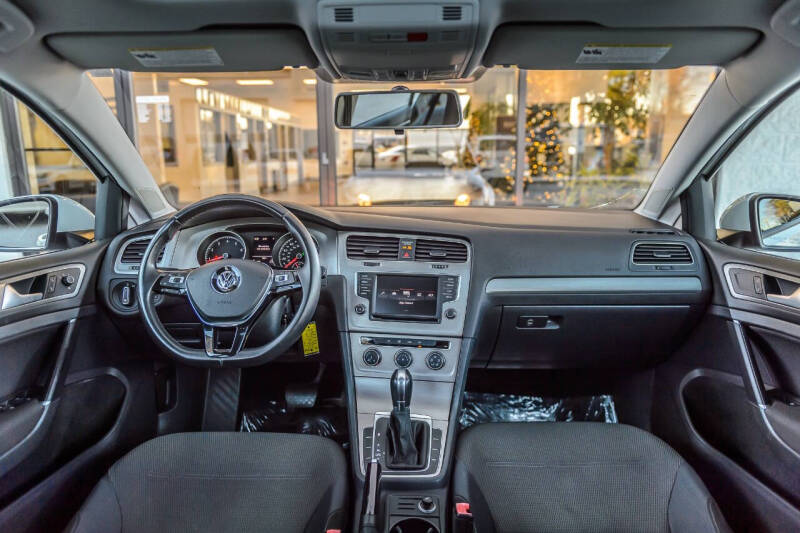 2016 Volkswagen Golf TSI S