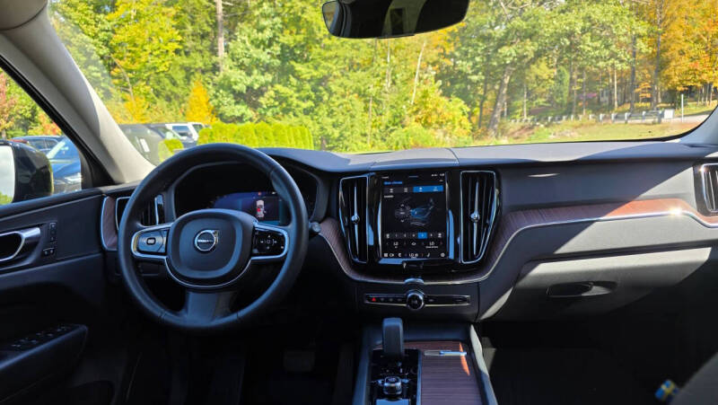 2023 Volvo XC60 B5 Plus Dark Theme