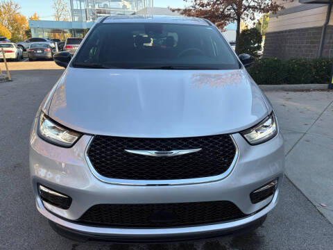 2024 Chrysler Pacifica Touring