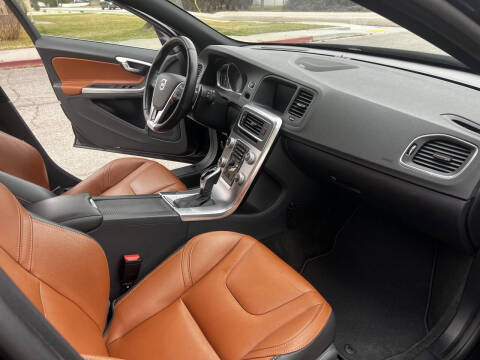 2017 Volvo V60 T5 Platinum