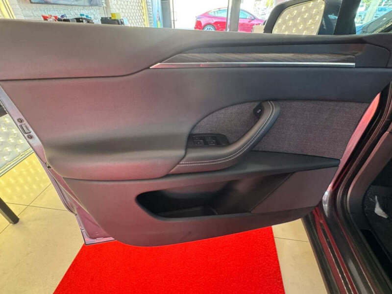 2023 Tesla Model X Standard Range