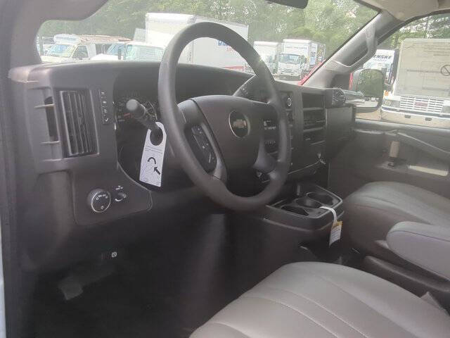 2025 Chevrolet Express 2500