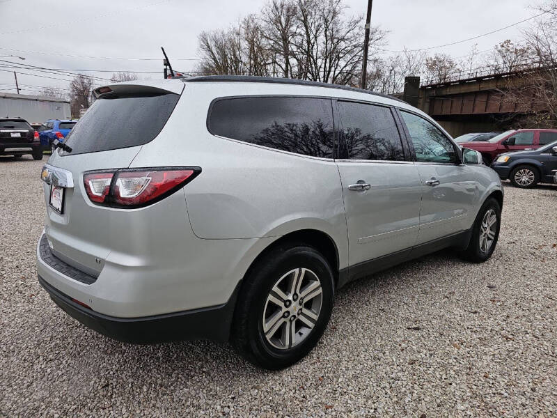 2017 Chevrolet Traverse 2LT photo 5