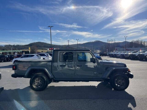 2024 Jeep Gladiator Sport S