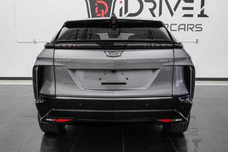 2024 Cadillac LYRIQ Luxury 3