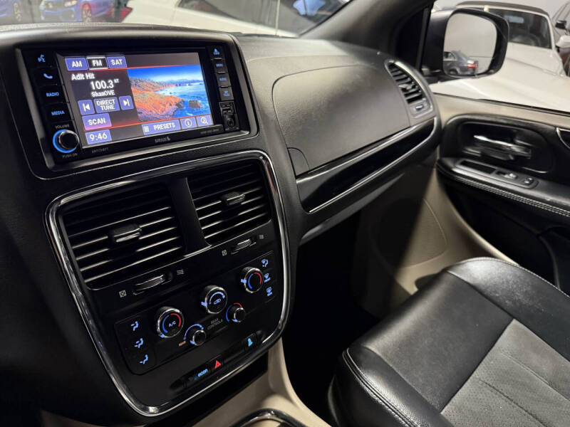 2019 Dodge Grand Caravan SXT 35th Anniversary Edition