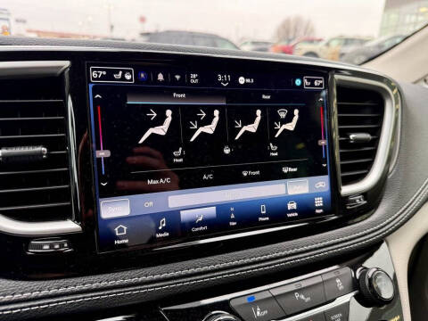 2024 Chrysler Pacifica Plug-In Hybrid Select