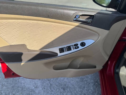 2012 Hyundai Accent GLS