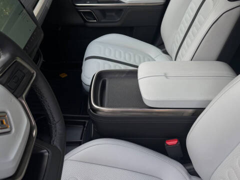 2023 Rivian R1S Adventure