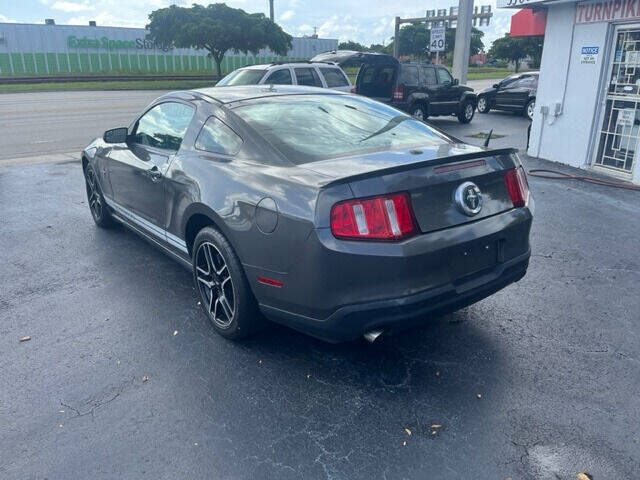 2011 FORD Mustang Coupe - $9,800