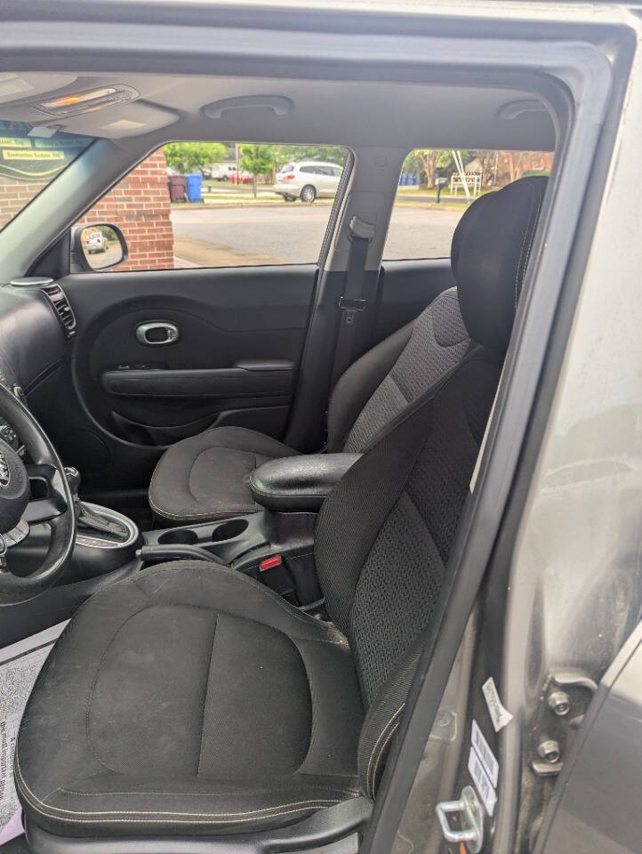 Gray 2015 Kia Soul + + 4dr Crossover 8