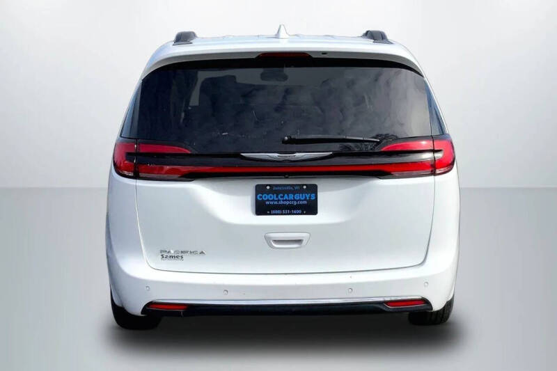 2022 Chrysler Pacifica Touring L