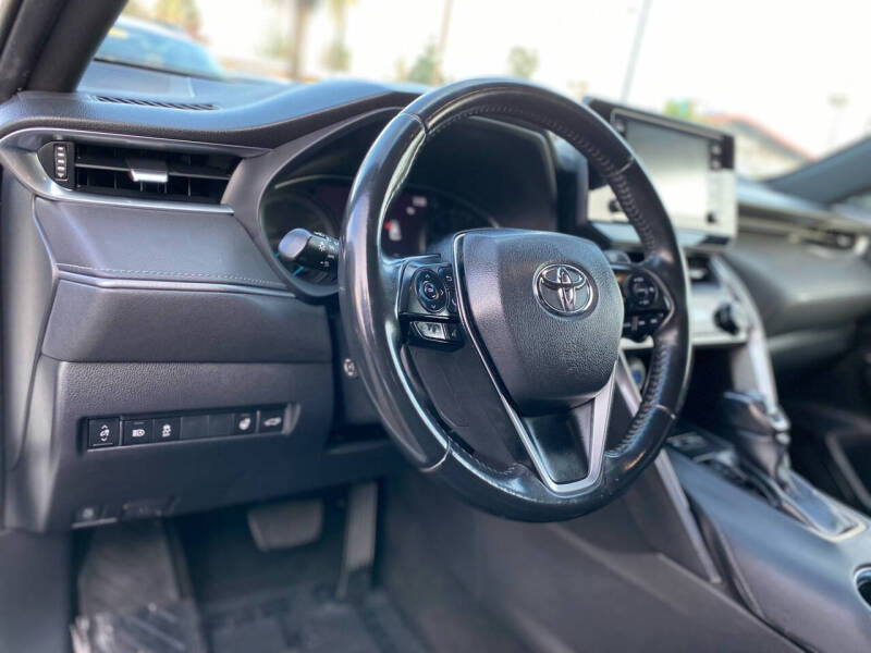 2021 Toyota Venza XLE photo 16