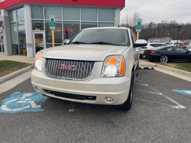 2008 GMC Yukon XL's photo