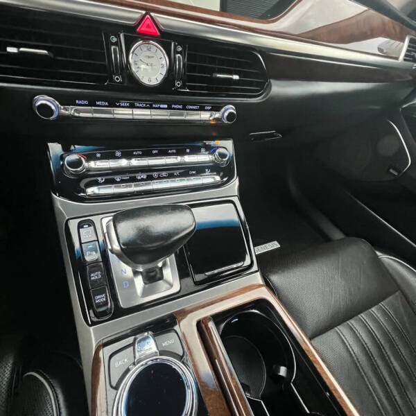 2018 Genesis G90