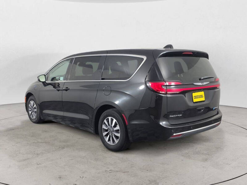 2023 Chrysler Pacifica Plug-In Hybrid Touring L