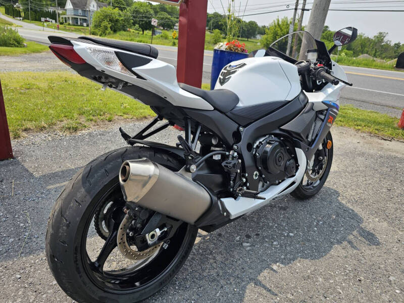 2023 Suzuki GSX 600r