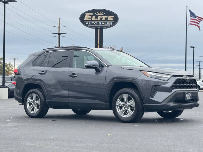 2024 Toyota RAV4 XLE's photo