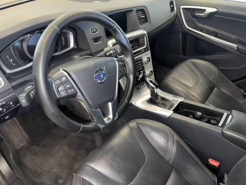 2018 Volvo V60 Cross Country T5 Platinum