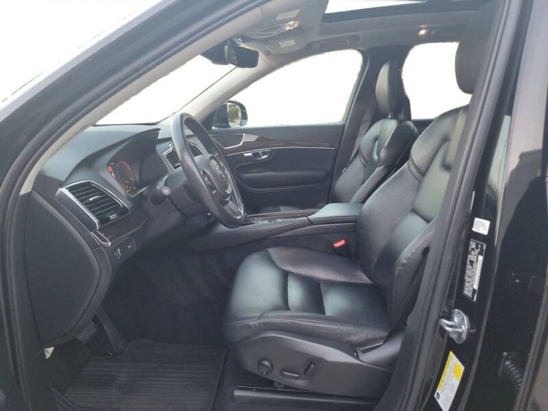 2016 Volvo XC90 T6 Momentum