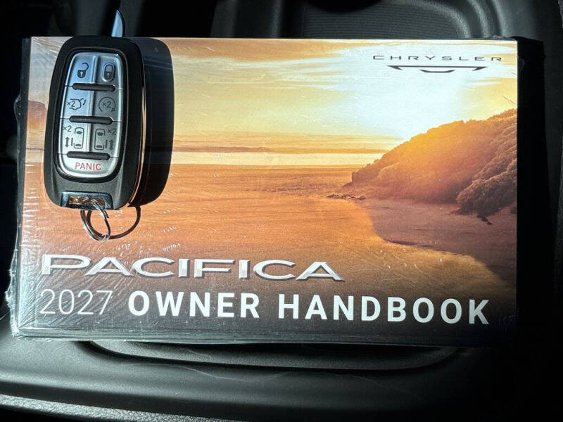 2027 Chrysler Pacifica Select