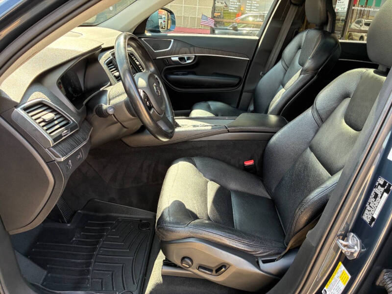 2020 Volvo XC90 T6 Momentum 7-Passenger