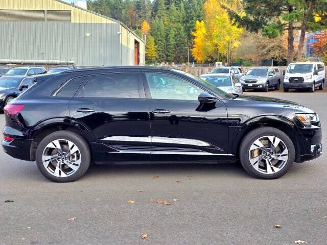 2022 Audi e-tron quattro Premium