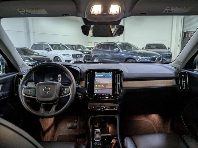 2025 Volvo XC40 B5 Plus Dark Theme