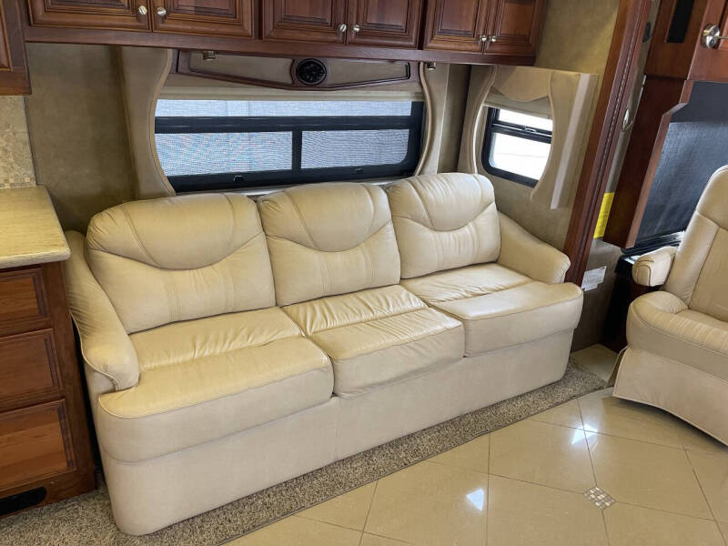 2013 Freightliner XCM Chassis