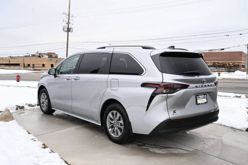 2025 Toyota Sienna XLE 8-Passenger