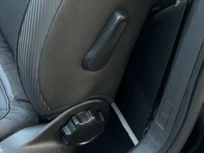 2013 Volkswagen Beetle Convertible 2.5L 50s Edition