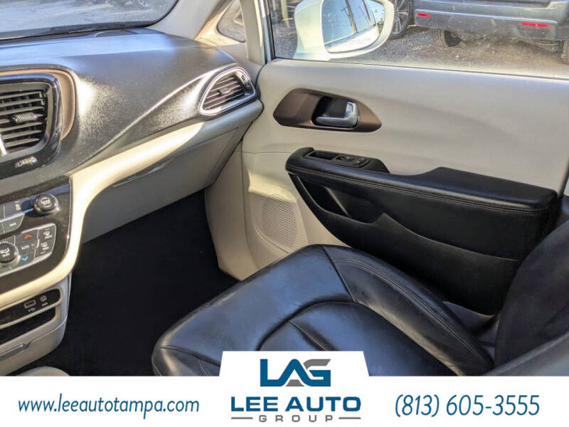 2017 Chrysler Pacifica Touring-L