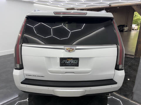 2017 Cadillac Escalade Luxury