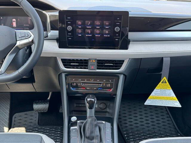 2025 Volkswagen Taos SE 4Motion