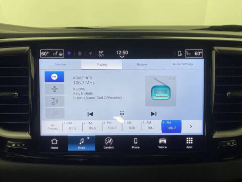 2025 Chrysler Voyager LX