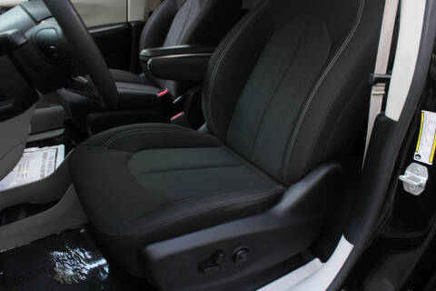 2024 Chrysler Voyager LX