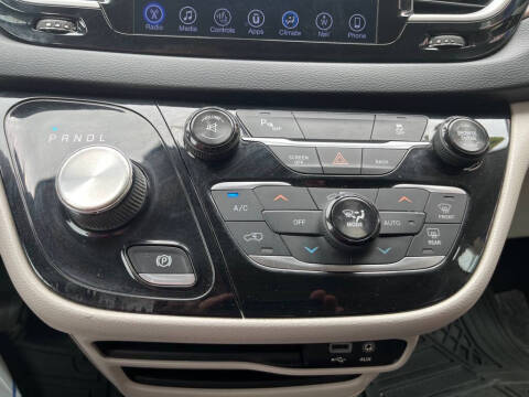 2017 Chrysler Pacifica Touring-L