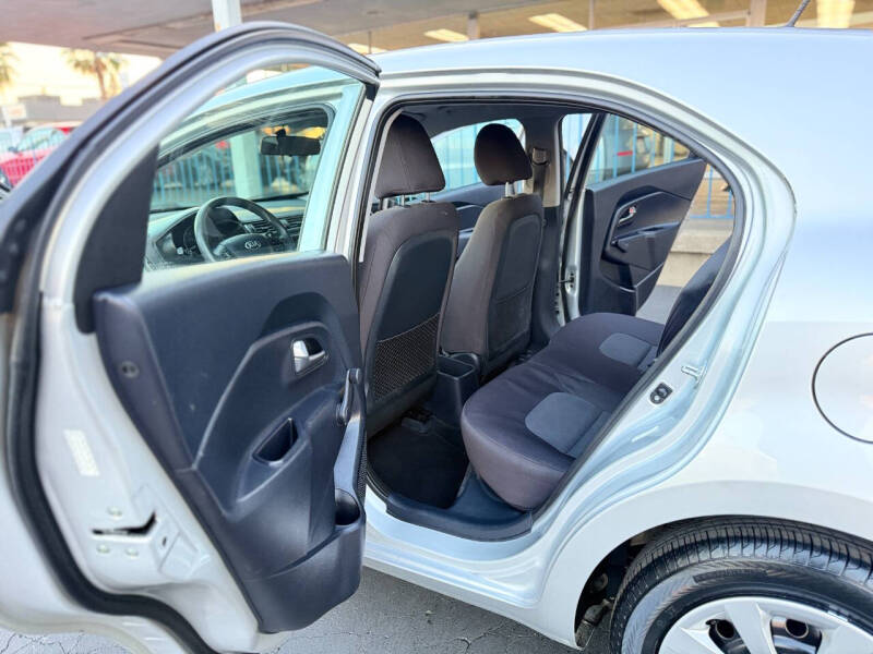 2016 Kia Rio 5-Door LX